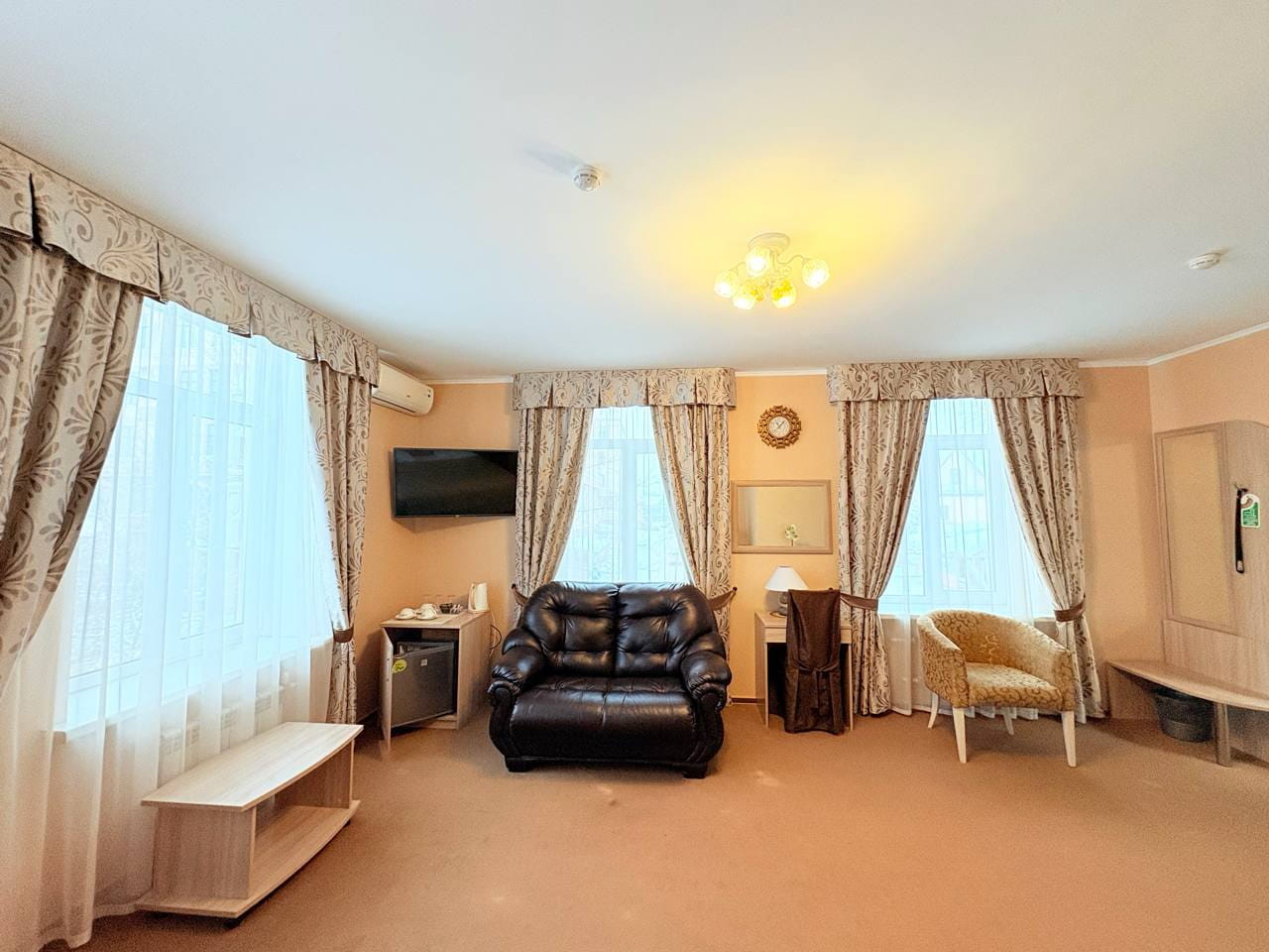 Однокомнатный номер «Полулюкс»